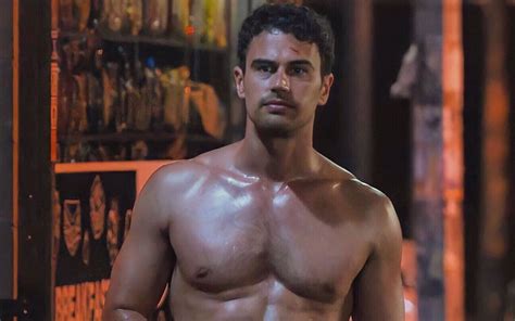 theo james nudo|Theo James says initial version of The White Lotus season 2。